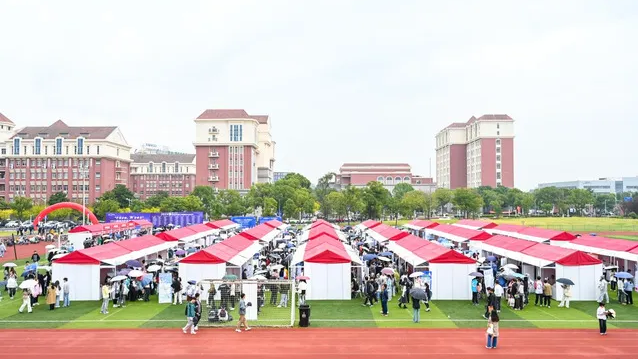 微至与未来医疗人才的春日之约｜直击上海健康医学院招聘
